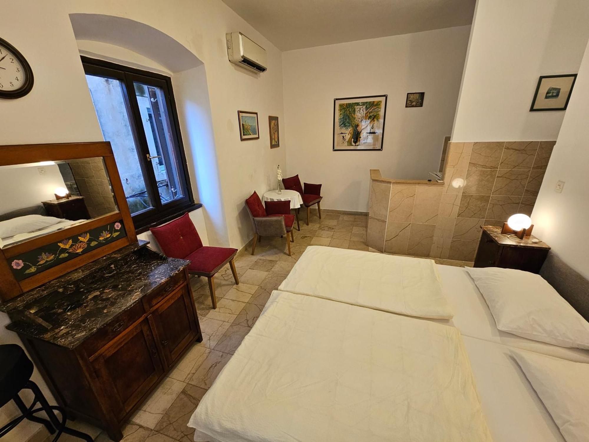 Center Room D16 In The Ancient Roman Palace Spalato Esterno foto