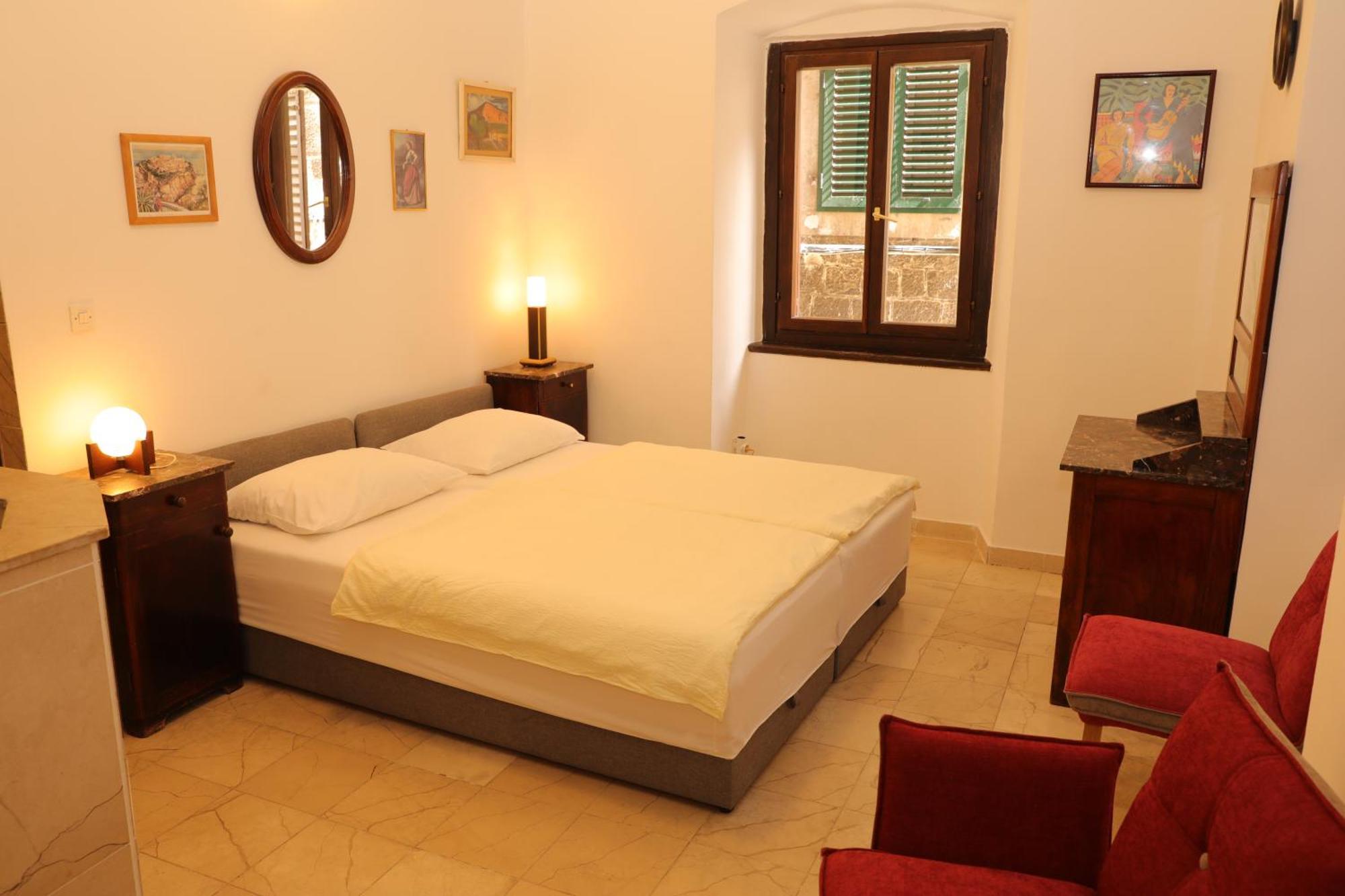Center Room D16 In The Ancient Roman Palace Spalato Esterno foto